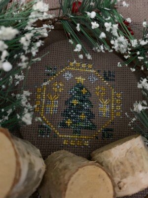 Quirky Quaker Christmas Tree - Darling and Whimsy - Cross Stitch Pattern