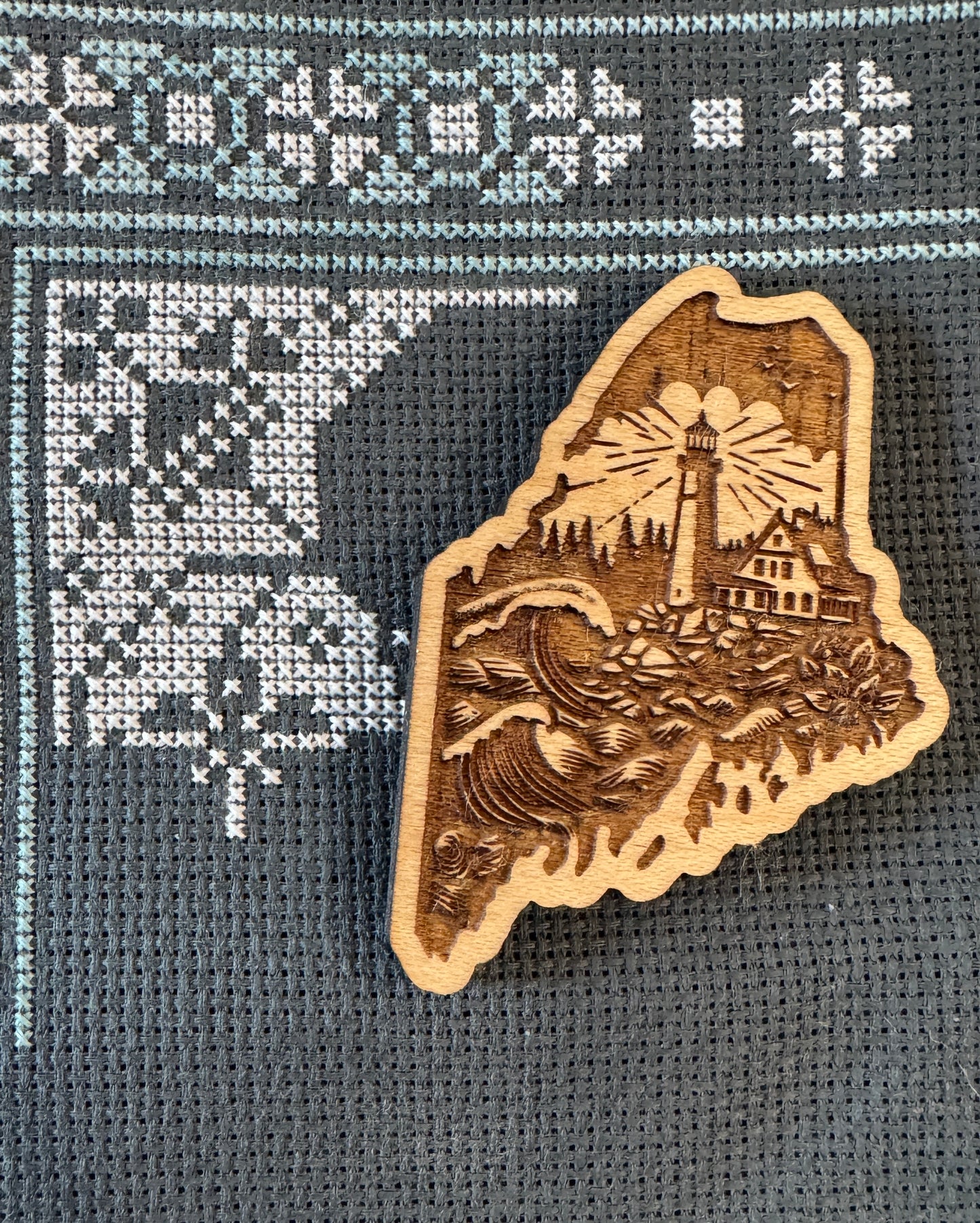 Maine Coastline Wooden Magnetic Needle Minder