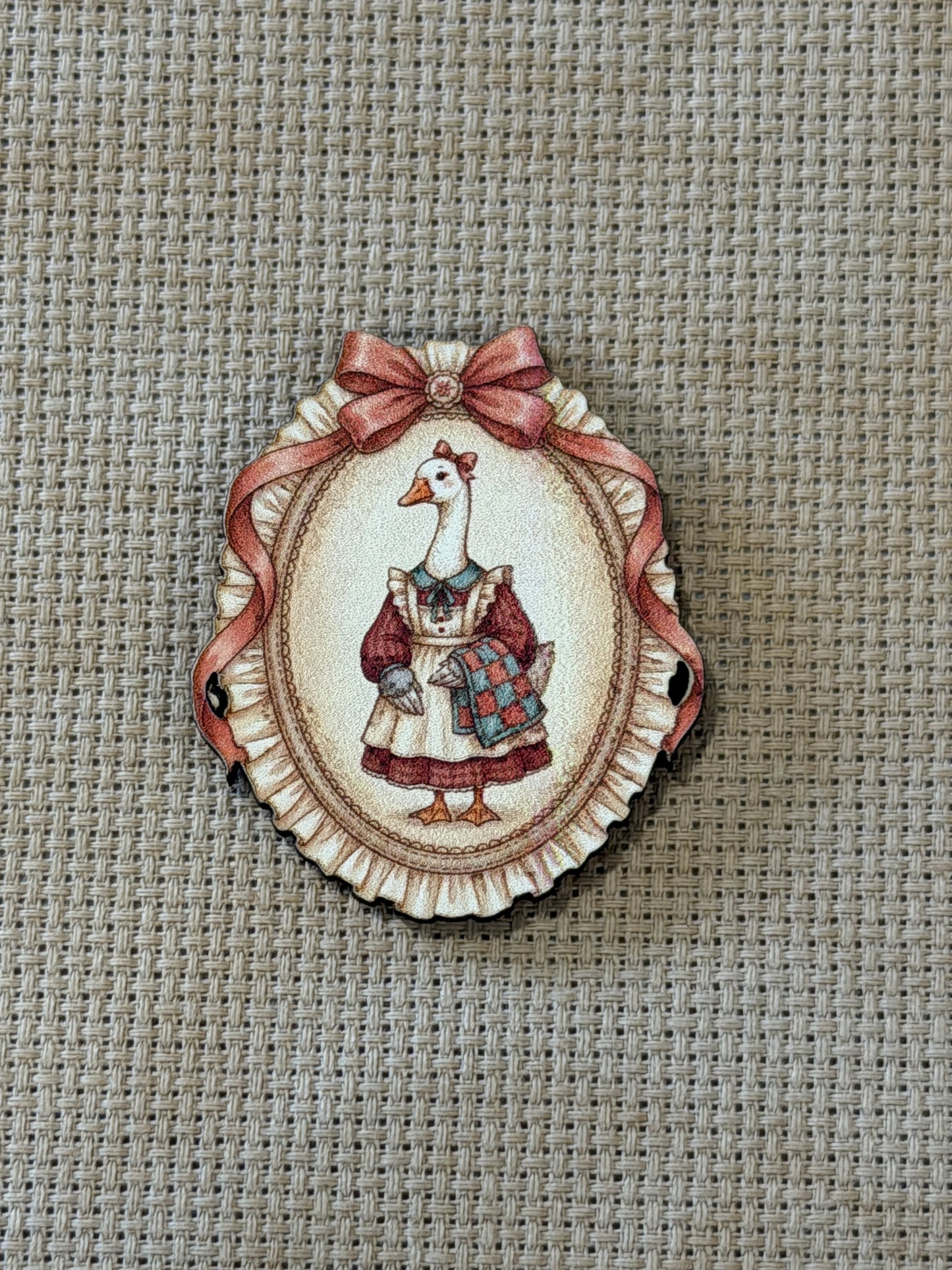 Goose with Quilt Wooden Magnetic Needle Minder