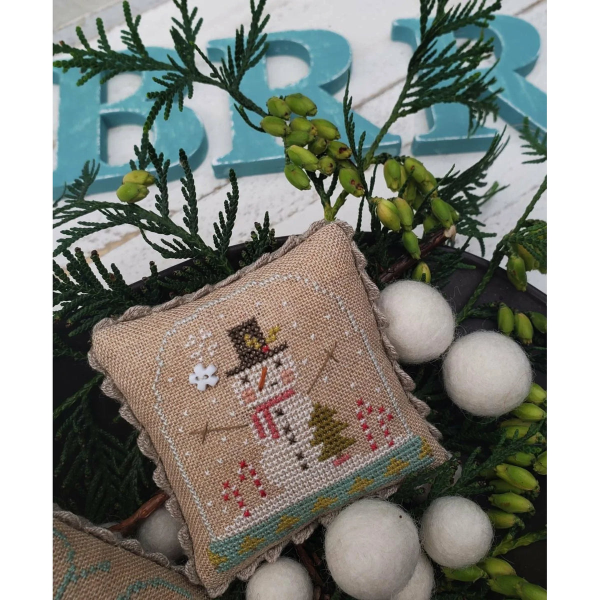 The Snow Ball - With Thy Needle and Thread - Cross Stitch Pattern