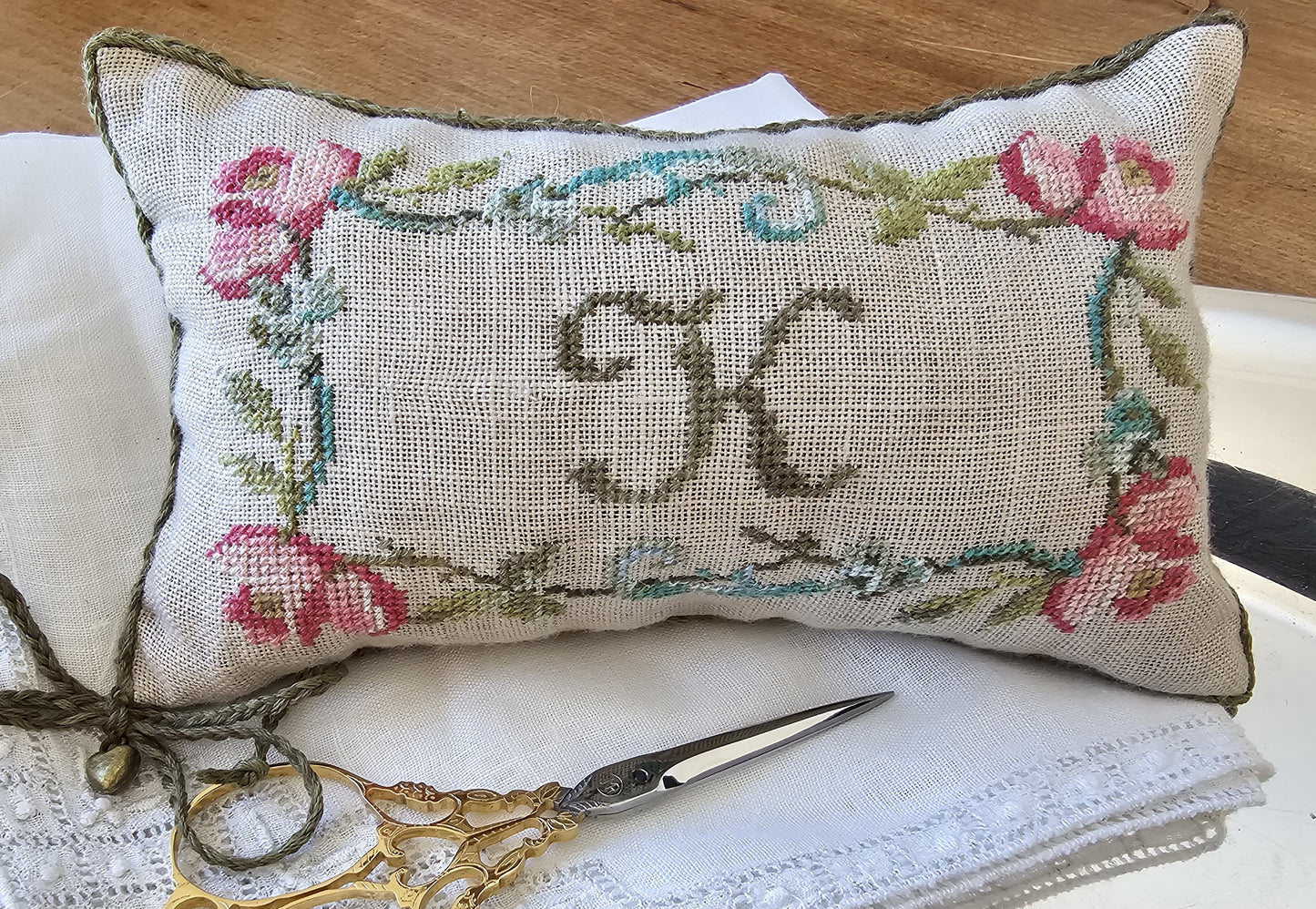 Roses and Scrolls Kit - Samplers Not Forgotten - Cross Stitch Pattern