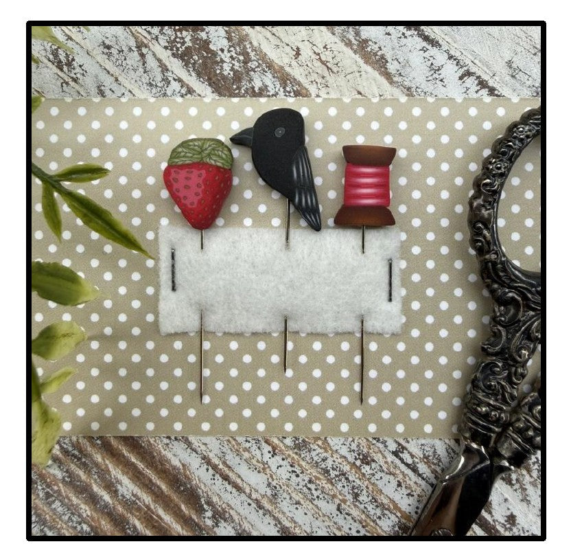 Strawberry and Thread Pin Set - Puntini Puntini