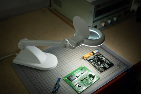 Daylight LED Magnifying Table Lamp - White