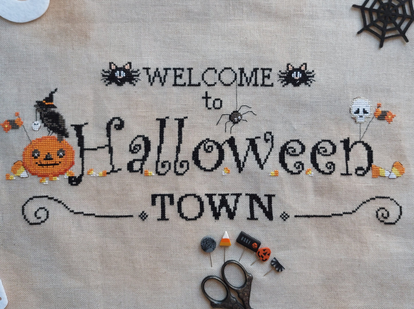 Welcome to Halloween Town - Serenità Di Campagna - Cross Stitch Pattern