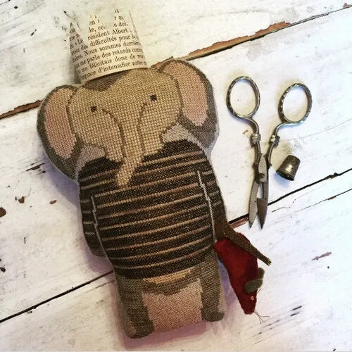Animal Crackers Series - Humphrey - Stacy Nash Primitives - Cross Stitch Pattern