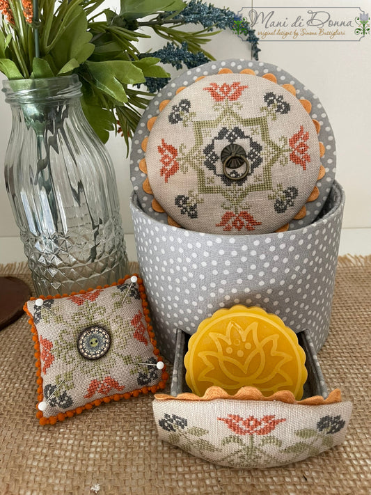 Elegant Flowers Sewing Box - Mani di Dona - Cross Stitch Pattern