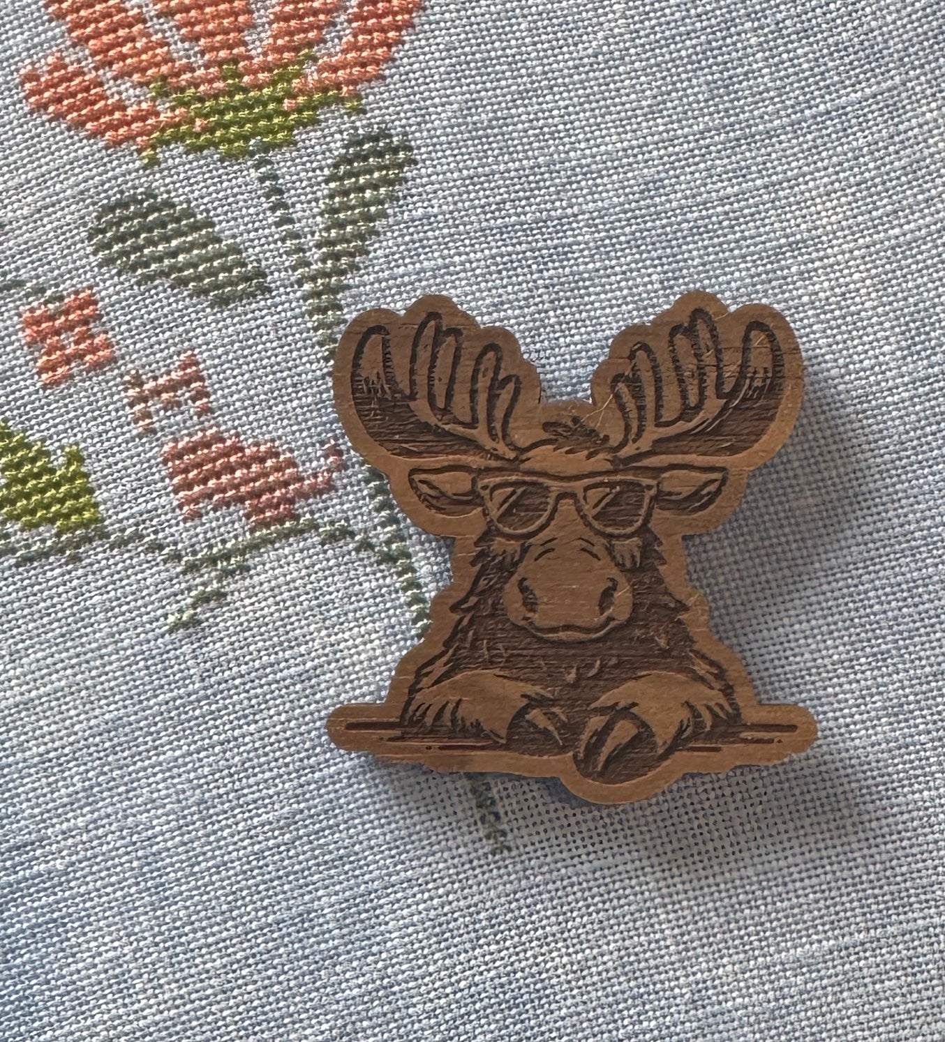Cool Moose Wooden Magnetic Needle Minder
