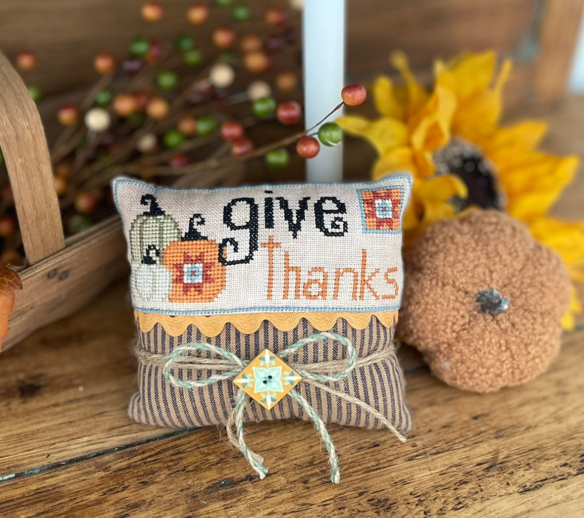 Home for Thanksgiving Pillow - Mani Di Donna - Cross Stitch Pattern
