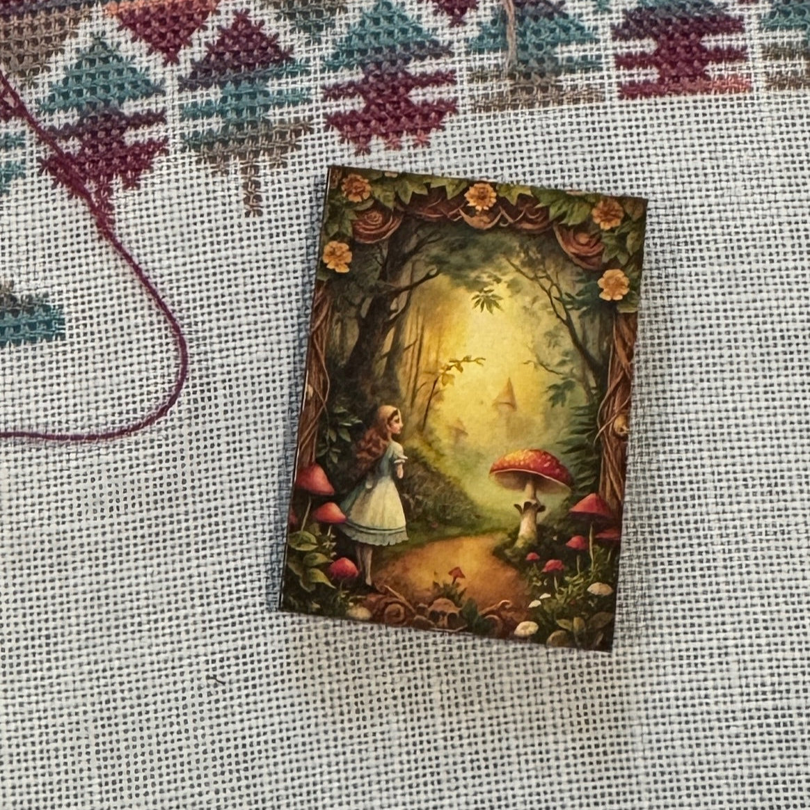 Alice in the Woods Wooden Magnetic Needle Minder