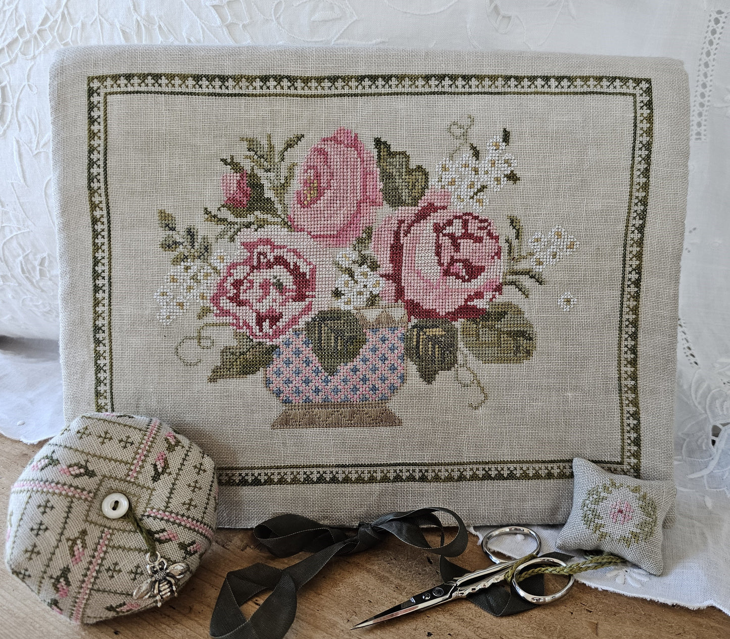 Peony Pocket and Accessories Chart - Samplers Not Forgotten - Cross Stitch Pattern