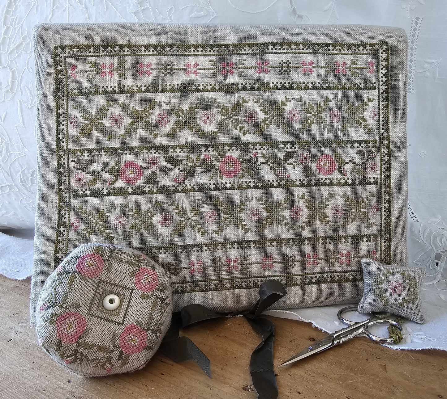Peony Pocket and Accessories Chart - Samplers Not Forgotten - Cross Stitch Pattern
