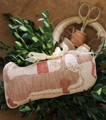Animal Crackers Series - Christmas Sausage Frankie - Stacy Nash Primitives - Cross Stitch Pattern, Needlecraft Patterns, Needlecraft Patterns, The Crafty Grimalkin - A Cross Stitch Store